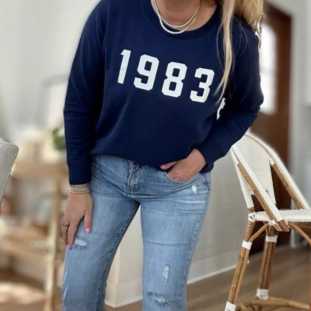 J.crew 1983 graphic crewneck sweatshirt long sleeve in navy blue size small